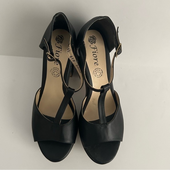 Fiore T Strap Platform Heel Shoes | Size 8.5 - Picture 2 of 6